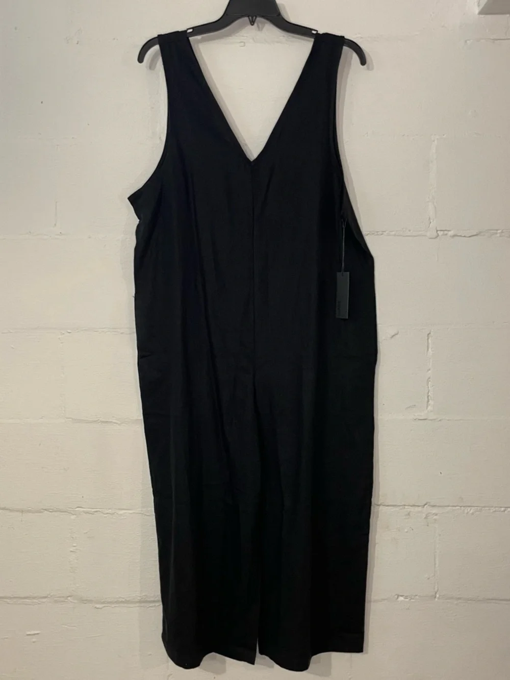 Sleeveless Black V-Neck Jumpsuit